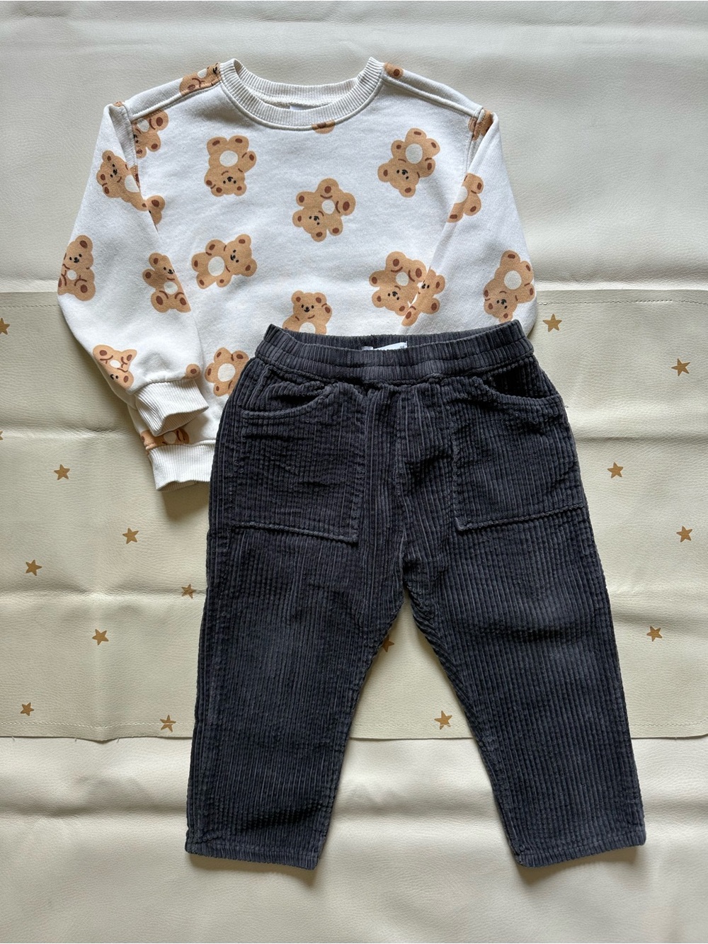 2/3 Zara Bear Crewneck Sweatshirt & Corduroy Pull-On Pants in Charcoal